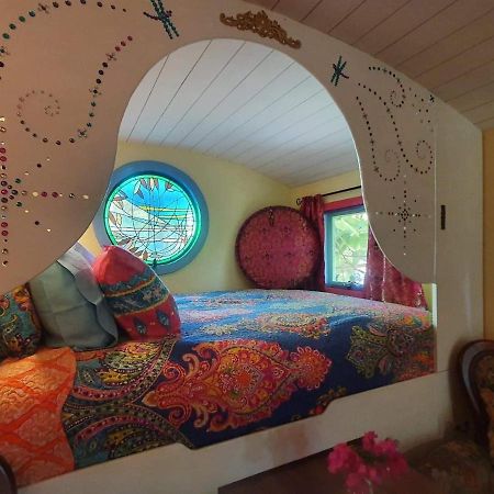 Апартаменты The Gypsy Rose Wagon Балингап Экстерьер фото
